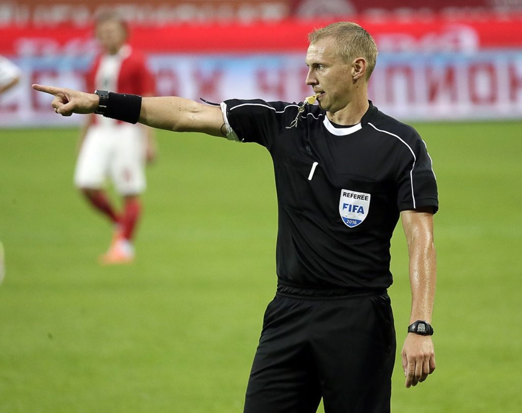 var referee